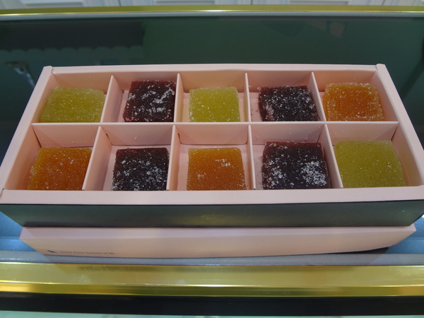 樂蒙地 L'amande：1021106[官本金文愛台灣口碑券第13彈]Tiffany綠色系樂蒙地L'amande的檸檬蛋糕好吃到要唱Lemon Tree