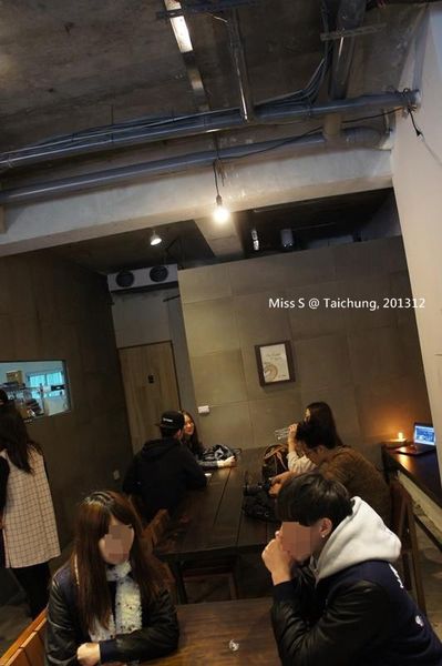 936544_10201084080328193_567776168_n