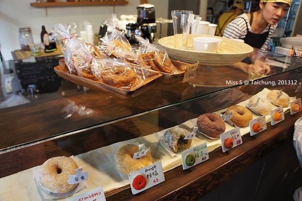 996772_10201084080688202_1299997492_n