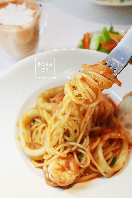 Banbi217 美食旅遊:Cafe a la mode 中山店 :南京商圈新開幕的設計感好店(義大利麵,燉飯,沙拉,法式布丁吐司,商業午餐,早午餐brunch,下午茶,捷運中山站)