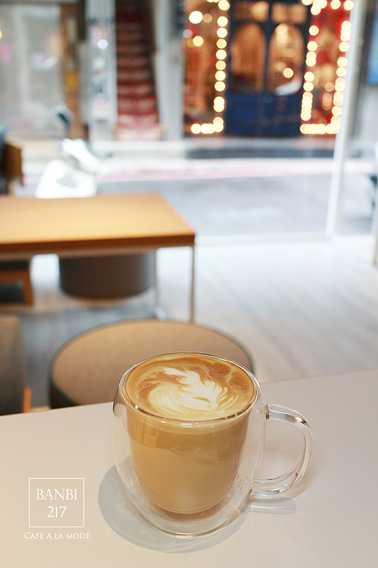 Banbi217 美食旅遊:Cafe a la mode 中山店 :南京商圈新開幕的設計感好店(義大利麵,燉飯,沙拉,法式布丁吐司,商業午餐,早午餐brunch,下午茶,捷運中山站)