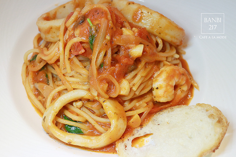 Banbi217 美食旅遊:Cafe a la mode 中山店 :南京商圈新開幕的設計感好店(義大利麵,燉飯,沙拉,法式布丁吐司,商業午餐,早午餐brunch,下午茶,捷運中山站)