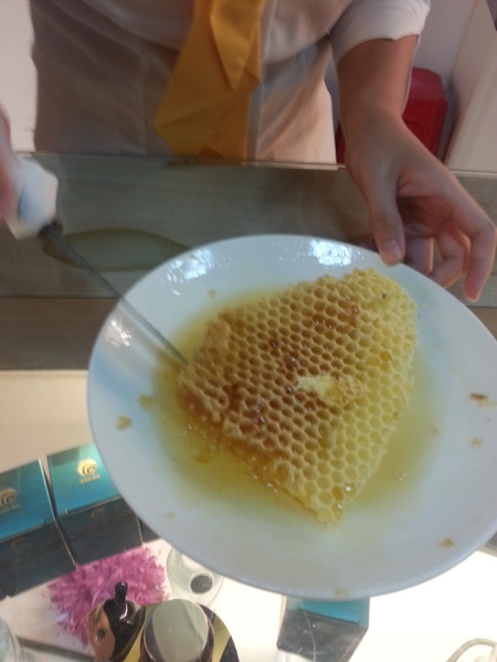 古坑綠色隧道：[雲林][景點]古坑綠色隧道+蜜蜂故事館半日遊~假日踩街好好玩