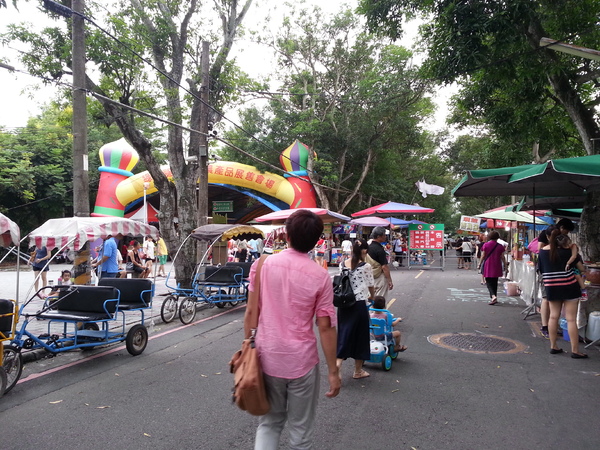 古坑綠色隧道：[雲林][景點]古坑綠色隧道+蜜蜂故事館半日遊~假日踩街好好玩