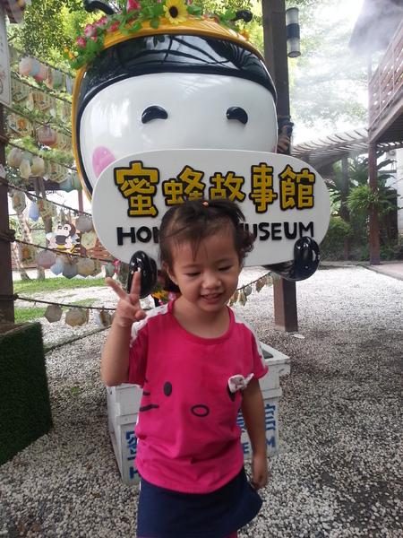 古坑綠色隧道：[雲林][景點]古坑綠色隧道+蜜蜂故事館半日遊~假日踩街好好玩