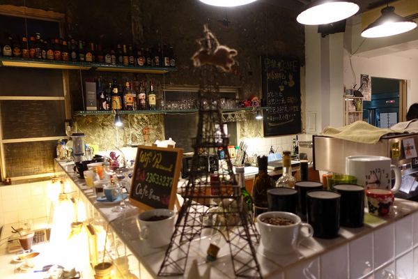 巴黎米咖啡 Cafe 8mm:(胖樺食記)公館商圈適合久坐看書的寧靜咖啡廳「巴黎米Café 8mm」。甜點及飲品皆讓人驚喜