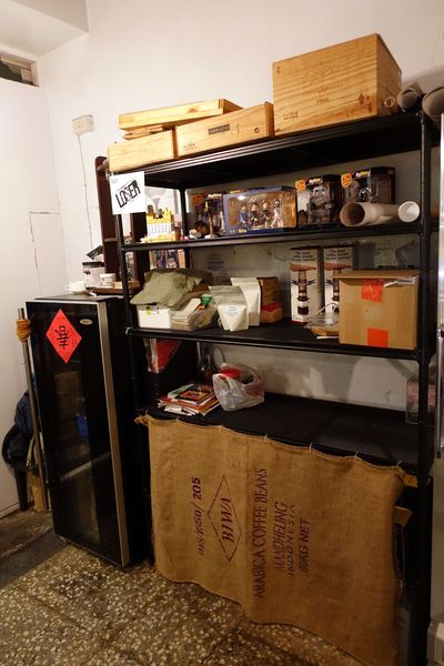 巴黎米咖啡 Cafe 8mm:(胖樺食記)公館商圈適合久坐看書的寧靜咖啡廳「巴黎米Café 8mm」。甜點及飲品皆讓人驚喜