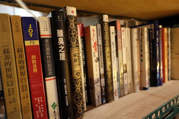 巴黎米咖啡 Cafe 8mm:(胖樺食記)公館商圈適合久坐看書的寧靜咖啡廳「巴黎米Café 8mm」。甜點及飲品皆讓人驚喜