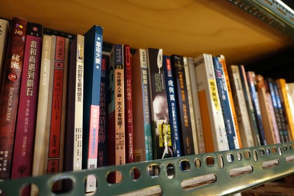 巴黎米咖啡 Cafe 8mm:(胖樺食記)公館商圈適合久坐看書的寧靜咖啡廳「巴黎米Café 8mm」。甜點及飲品皆讓人驚喜