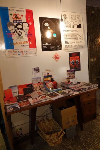 巴黎米咖啡 Cafe 8mm:(胖樺食記)公館商圈適合久坐看書的寧靜咖啡廳「巴黎米Café 8mm」。甜點及飲品皆讓人驚喜