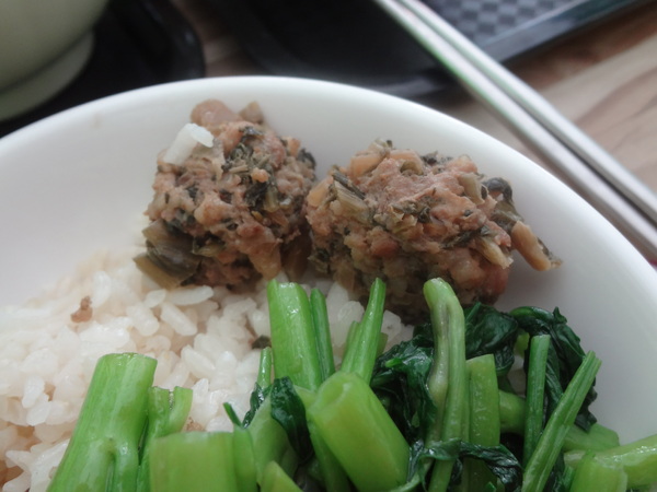 心仙草園：1021028[官本金文愛台灣口碑券第11彈]草綠色系心仙草園的仙草雞湯好吃到會讓神仙都想草上飛料理超級有創意