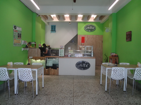 心仙草園：1021028[官本金文愛台灣口碑券第11彈]草綠色系心仙草園的仙草雞湯好吃到會讓神仙都想草上飛料理超級有創意