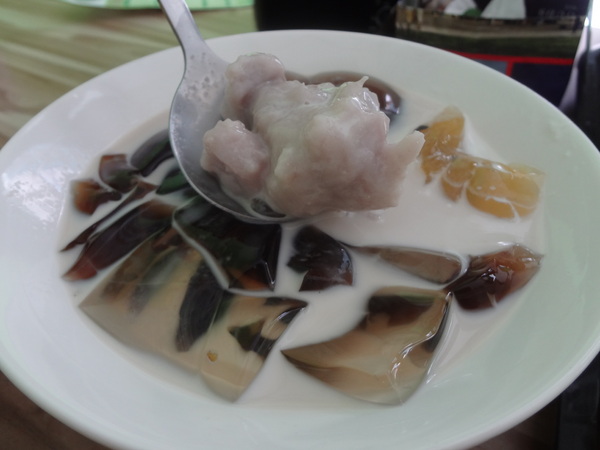 心仙草園：1021028[官本金文愛台灣口碑券第11彈]草綠色系心仙草園的仙草雞湯好吃到會讓神仙都想草上飛料理超級有創意