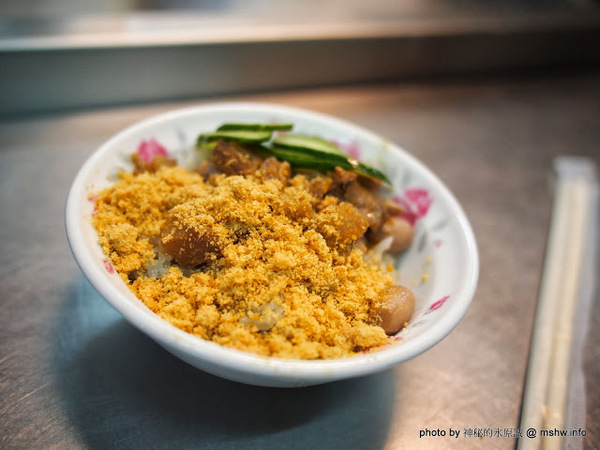 水仙宮米糕：【食記】台南中西區-水仙宮粽葉米糕.四神湯@永樂市場 : 簡單實在的宵夜選擇