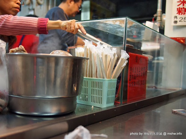 水仙宮米糕：【食記】台南中西區-水仙宮粽葉米糕.四神湯@永樂市場 : 簡單實在的宵夜選擇