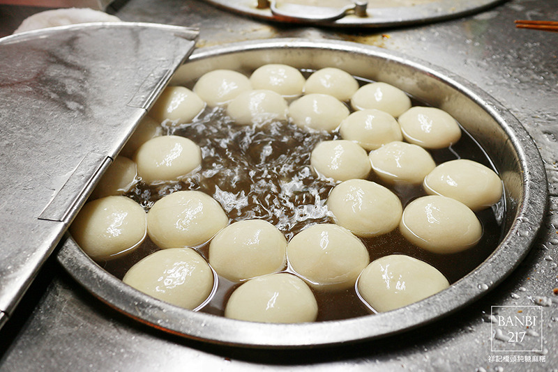 Banbi217 美食旅遊: (祥記)橋頭客家純糖麻糬 紅豆花生湯油條 台北延三夜市美食(捷運大橋頭站)