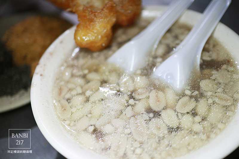 Banbi217 美食旅遊: (祥記)橋頭客家純糖麻糬 紅豆花生湯油條 台北延三夜市美食(捷運大橋頭站)