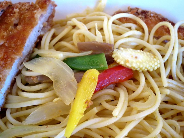 彩虹國度：Rainbow Waffle Caf'e 彩虹國度- 新興區中山一路2號 (玉竹商圈)