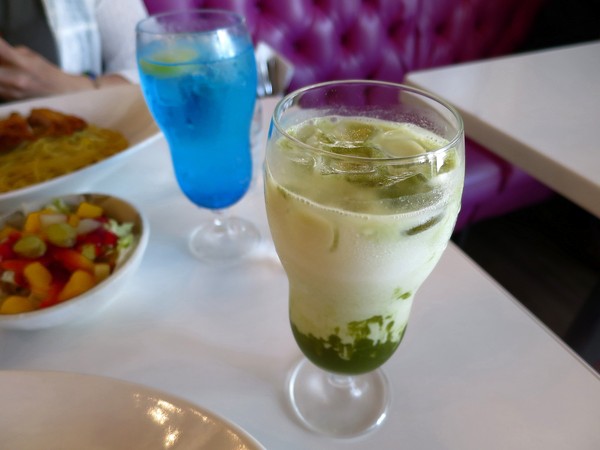 彩虹國度：Rainbow Waffle Caf'e 彩虹國度- 新興區中山一路2號 (玉竹商圈)