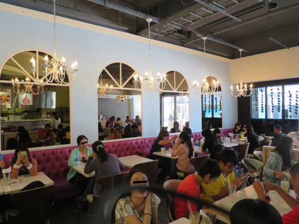 彩虹國度：Rainbow Waffle Caf'e 彩虹國度- 新興區中山一路2號 (玉竹商圈)