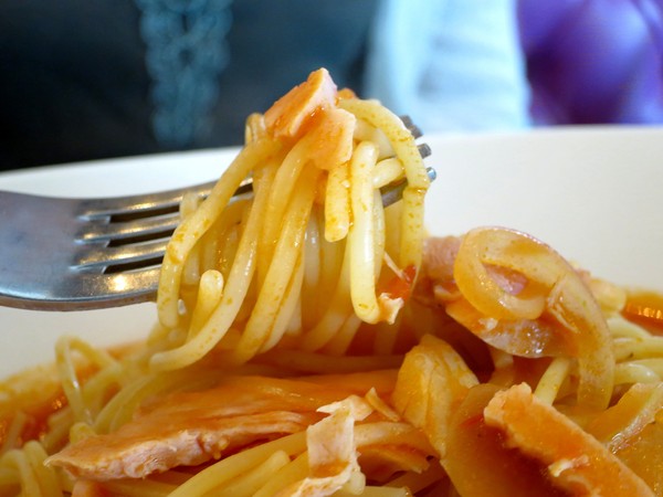 彩虹國度：Rainbow Waffle Caf'e 彩虹國度- 新興區中山一路2號 (玉竹商圈)