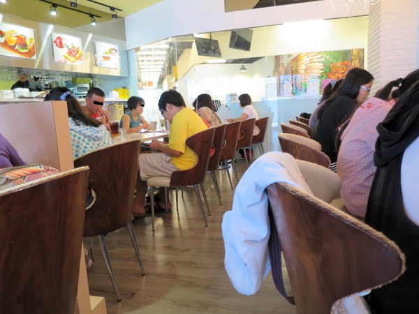 彩虹國度:Rainbow Waffle Caf'e 彩虹國度- 新興區中山一路2號 (玉竹商圈)