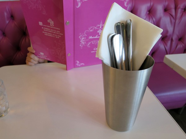 彩虹國度：Rainbow Waffle Caf'e 彩虹國度- 新興區中山一路2號 (玉竹商圈)