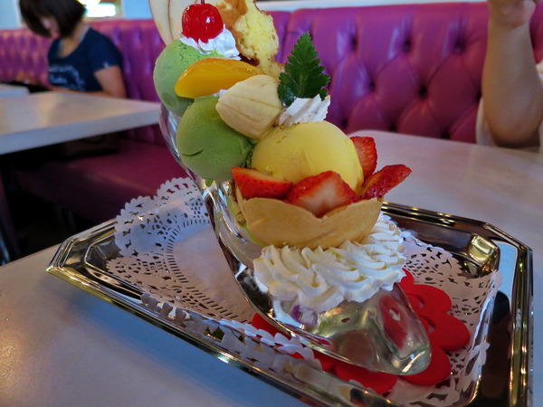 彩虹國度：Rainbow Waffle Caf'e 彩虹國度- 新興區中山一路2號 (玉竹商圈)