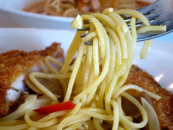 彩虹國度：Rainbow Waffle Caf'e 彩虹國度- 新興區中山一路2號 (玉竹商圈)