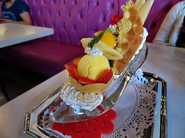 彩虹國度：Rainbow Waffle Caf'e 彩虹國度- 新興區中山一路2號 (玉竹商圈)