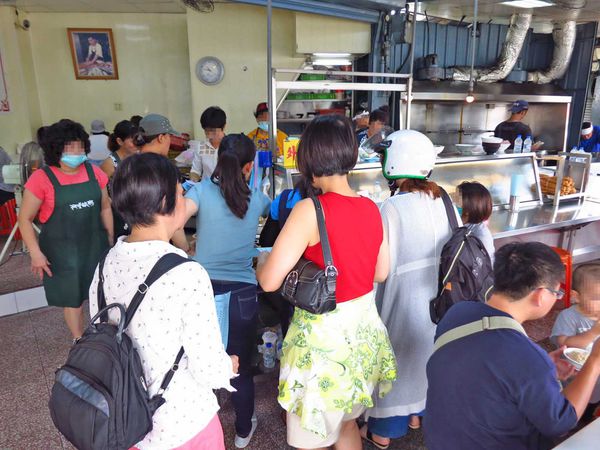 【台南美食】阿堂鹹粥-必朝聖的超人氣虱目魚鹹粥店