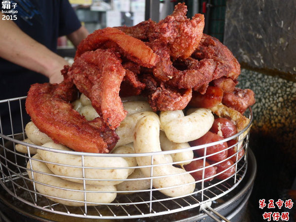 第五市場蚵仔粥：第五市場蚵仔粥，別忘了點一份紅燒肉