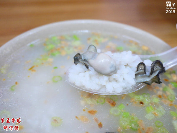 第五市場蚵仔粥：第五市場蚵仔粥，別忘了點一份紅燒肉