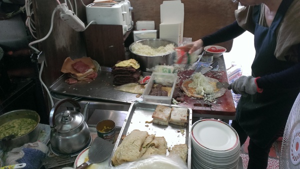 勝利早點：[食記]台南-勝利早點-必吃的早餐/消夜