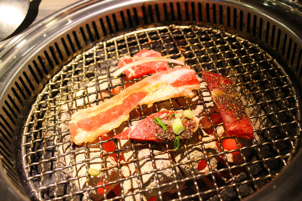 好客-音樂料理-現場LIVE演唱(市府店)：[台北]燒烤+帝王蟹 雙重滿足就在好客-音樂料理(市府店)