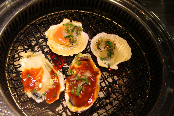 好客-音樂料理-現場LIVE演唱(市府店)：[台北]燒烤+帝王蟹 雙重滿足就在好客-音樂料理(市府店)