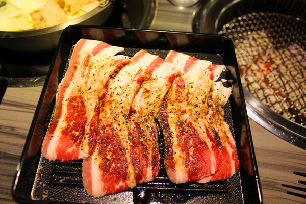 好客-音樂料理-現場LIVE演唱(市府店)：[台北]燒烤+帝王蟹 雙重滿足就在好客-音樂料理(市府店)