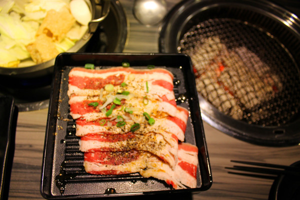 好客-音樂料理-現場LIVE演唱(市府店)：[台北]燒烤+帝王蟹 雙重滿足就在好客-音樂料理(市府店)