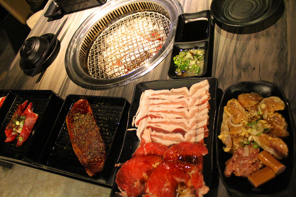 好客-音樂料理-現場LIVE演唱(市府店)：[台北]燒烤+帝王蟹 雙重滿足就在好客-音樂料理(市府店)