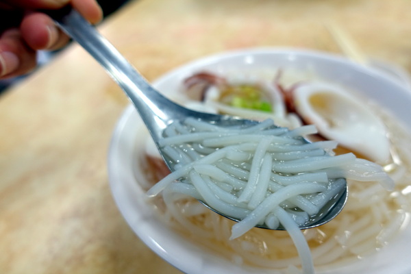 葉家小卷米粉：(胖樺食記)台南國華街必吃排美食「葉家小卷米粉」，時尚玩家報導的人氣小卷米粉湯(含2016.06最新價格)