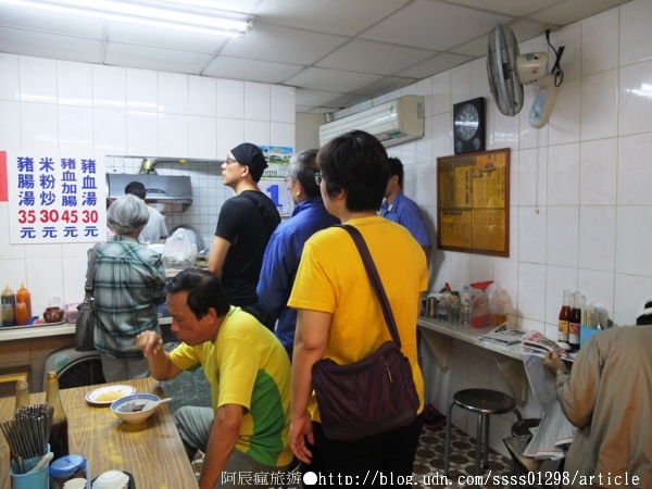葉家豬血湯：【美食特搜。台南中西區】葉家豬血湯。米粉炒 豬血湯 慶中街巷內小吃老店