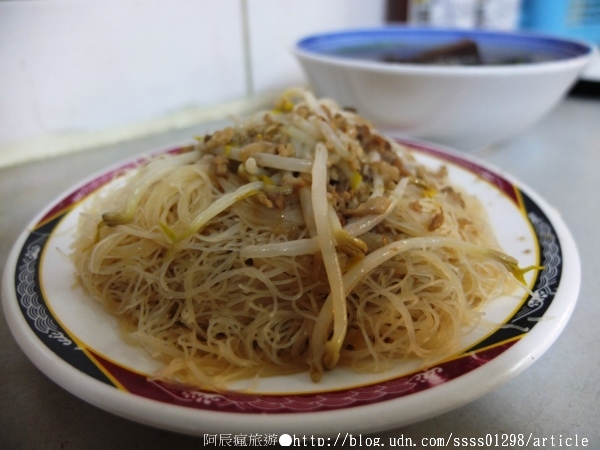 葉家豬血湯：【美食特搜。台南中西區】葉家豬血湯。米粉炒 豬血湯 慶中街巷內小吃老店