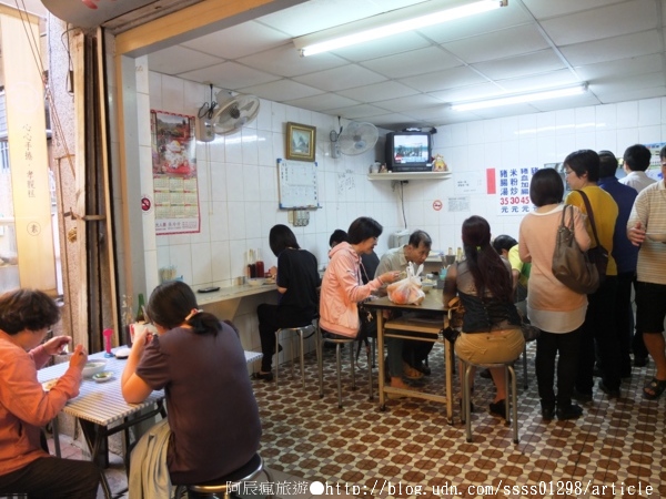 葉家豬血湯：【美食特搜。台南中西區】葉家豬血湯。米粉炒 豬血湯 慶中街巷內小吃老店