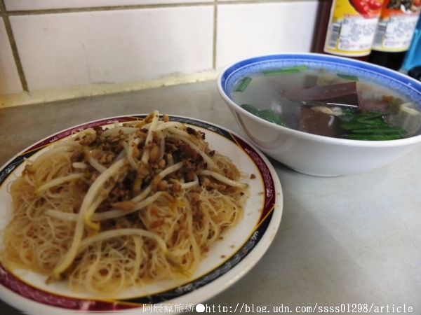 葉家豬血湯：【美食特搜。台南中西區】葉家豬血湯。米粉炒 豬血湯 慶中街巷內小吃老店