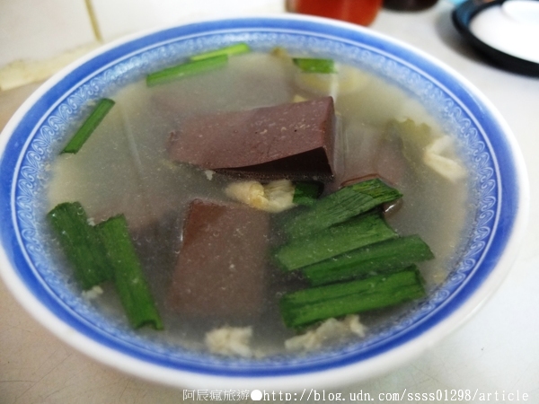 葉家豬血湯：【美食特搜。台南中西區】葉家豬血湯。米粉炒 豬血湯 慶中街巷內小吃老店