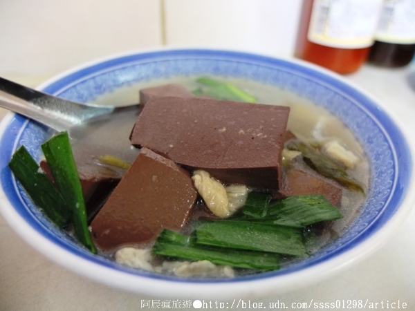 葉家豬血湯：【美食特搜。台南中西區】葉家豬血湯。米粉炒 豬血湯 慶中街巷內小吃老店