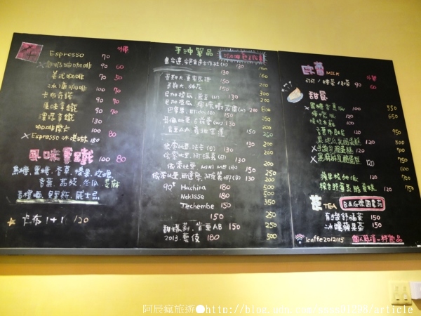 台南艾咖啡：【美食特搜。台南中西區】艾咖啡。細緻拉花 慵懶柴犬 西華南街的午後 淺酌旅行中的美好