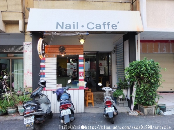 台南艾咖啡：【美食特搜。台南中西區】艾咖啡。細緻拉花 慵懶柴犬 西華南街的午後 淺酌旅行中的美好