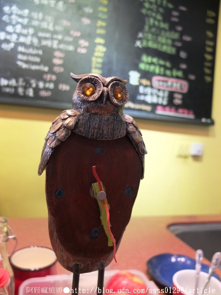 台南艾咖啡：【美食特搜。台南中西區】艾咖啡。細緻拉花 慵懶柴犬 西華南街的午後 淺酌旅行中的美好