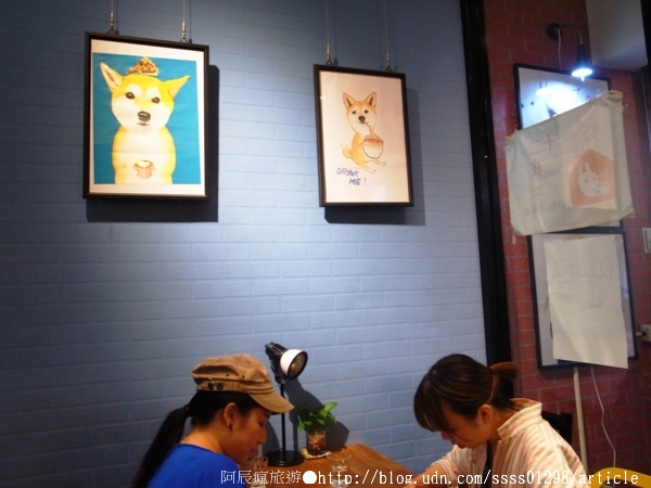 台南艾咖啡：【美食特搜。台南中西區】艾咖啡。細緻拉花 慵懶柴犬 西華南街的午後 淺酌旅行中的美好